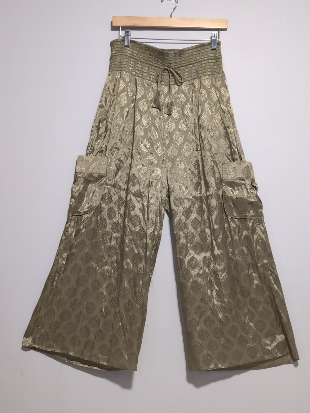 Earthbound Trading Co Wide-Leg Metallic Olive Cargo Pants with Drawstring Sz L